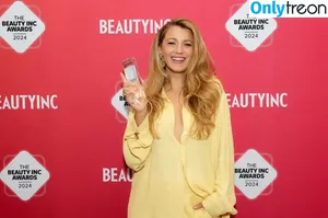 Blake Lively / blakelively nude photo #0990