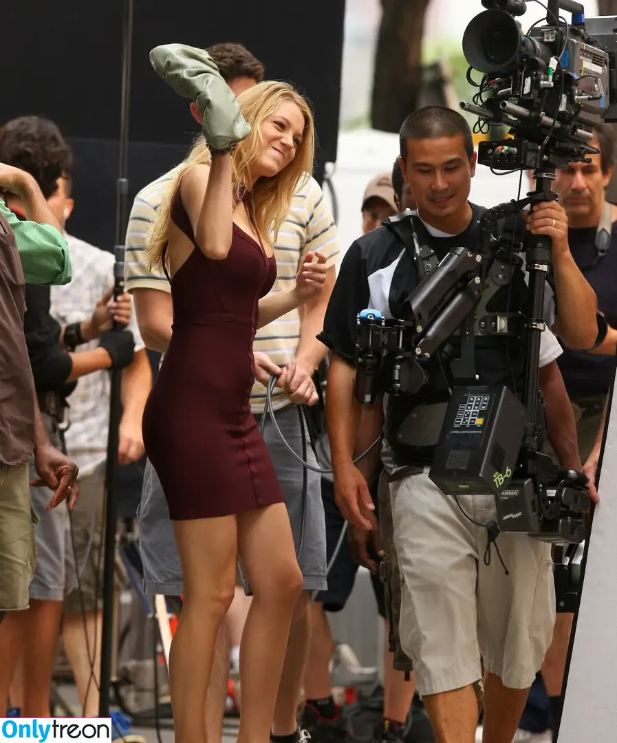 Blake Lively nude photo #0518 (blakelively)