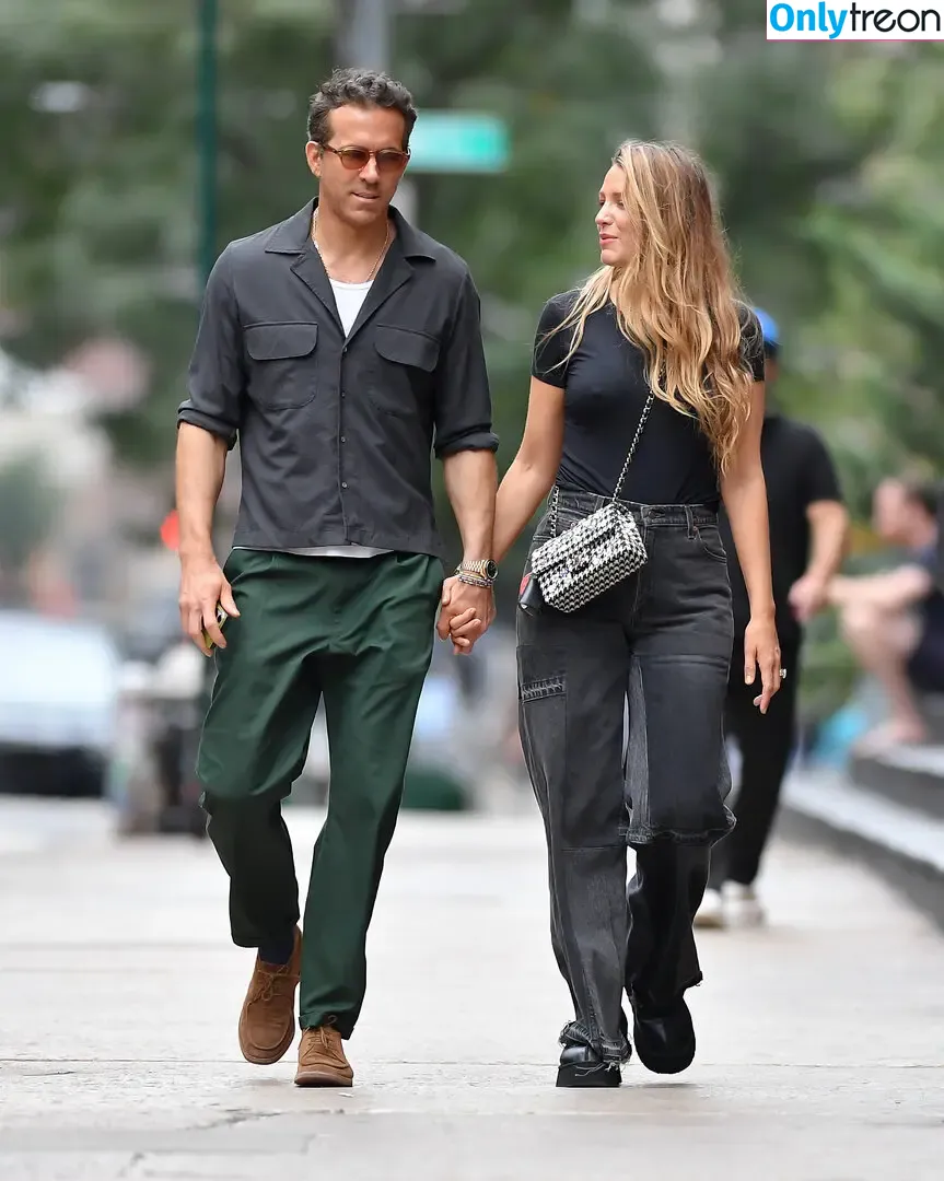 Blake Lively голая photo #0891 (blakelively)