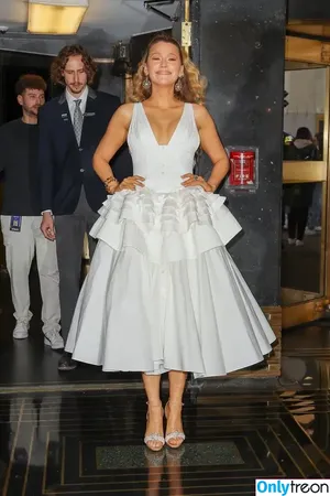 Blake Lively / blakelively nude photo #1400