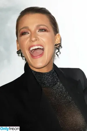 Blake Lively / blakelively nude photo #1527