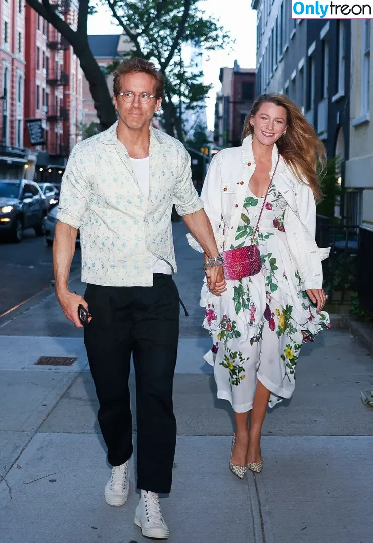 Blake Lively голая photo #1429 (blakelively)
