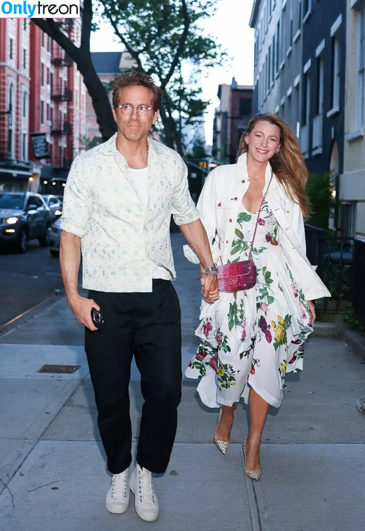 Blake Lively голая photo #1436 (blakelively)