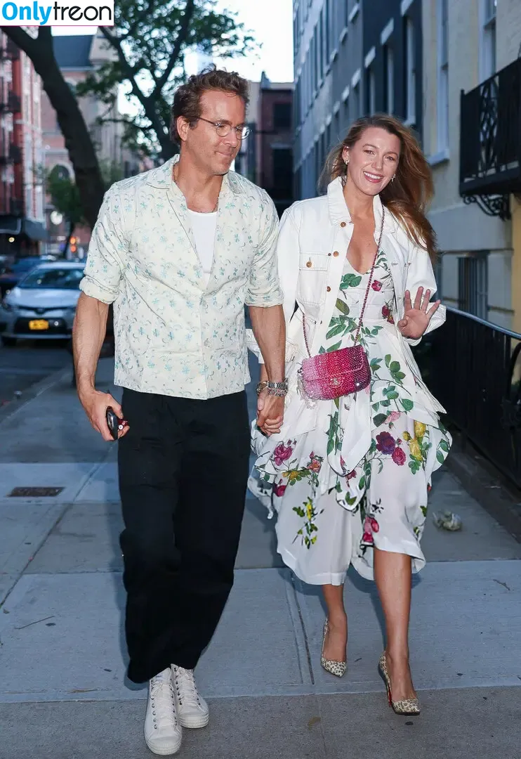 Blake Lively голая photo #1438 (blakelively)