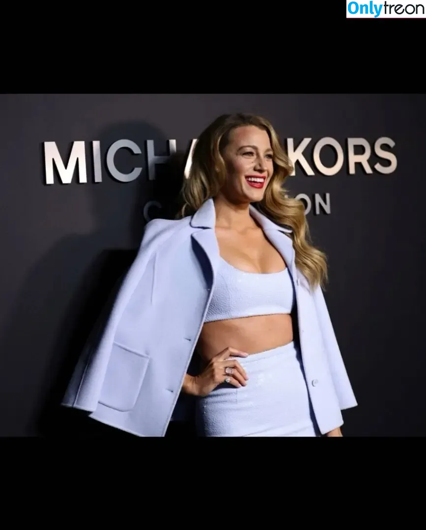 Blake Lively голая photo #1472 (blakelively)