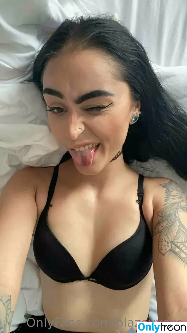 blazeyxoxo nude photo #0017 (blazeyxoxo)