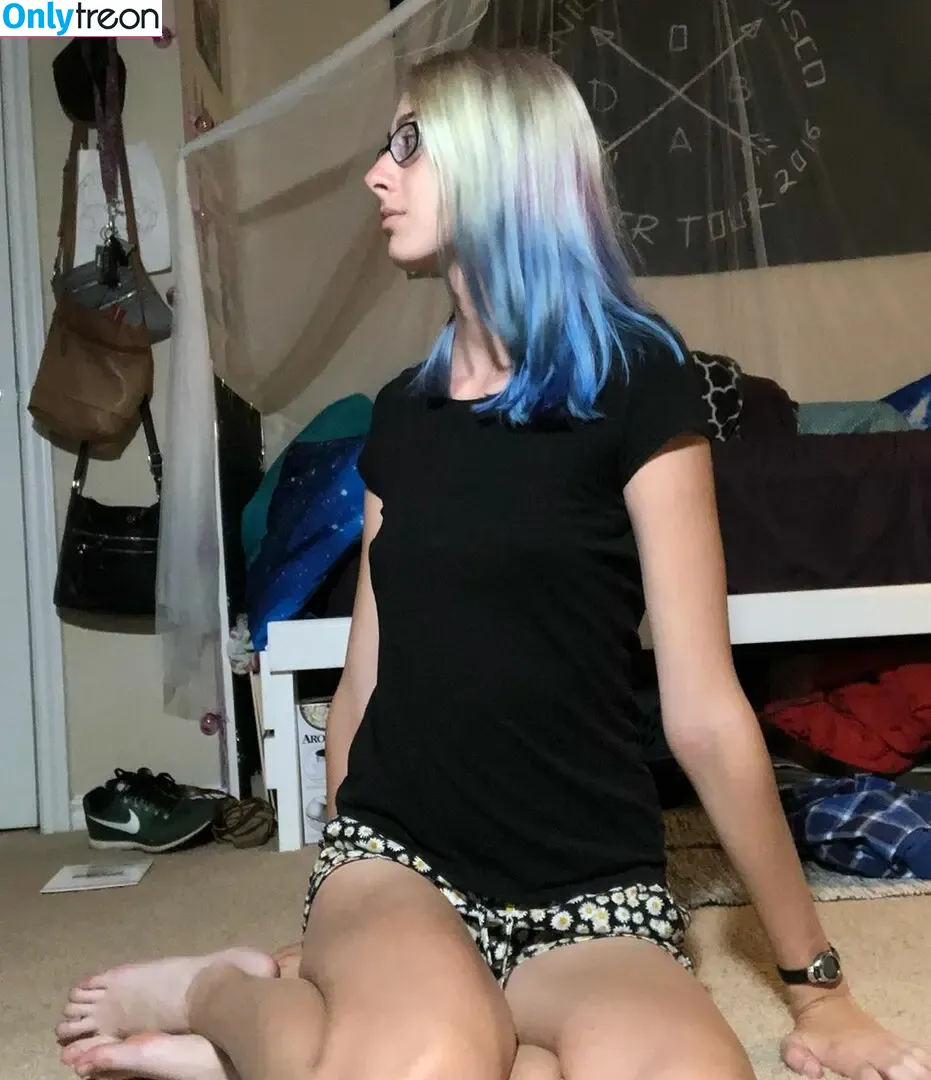 blissfulellie nude photo #1069 (blissfulellie)