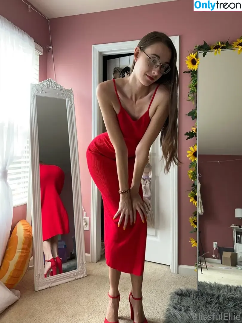 blissfulellie голая photo #1250 (blissfulellie)