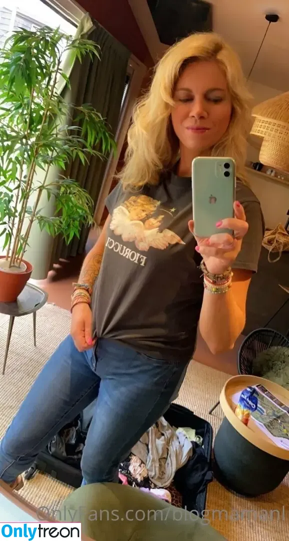 Blogmama nude photo #0150 (blogmamanl_geheim)