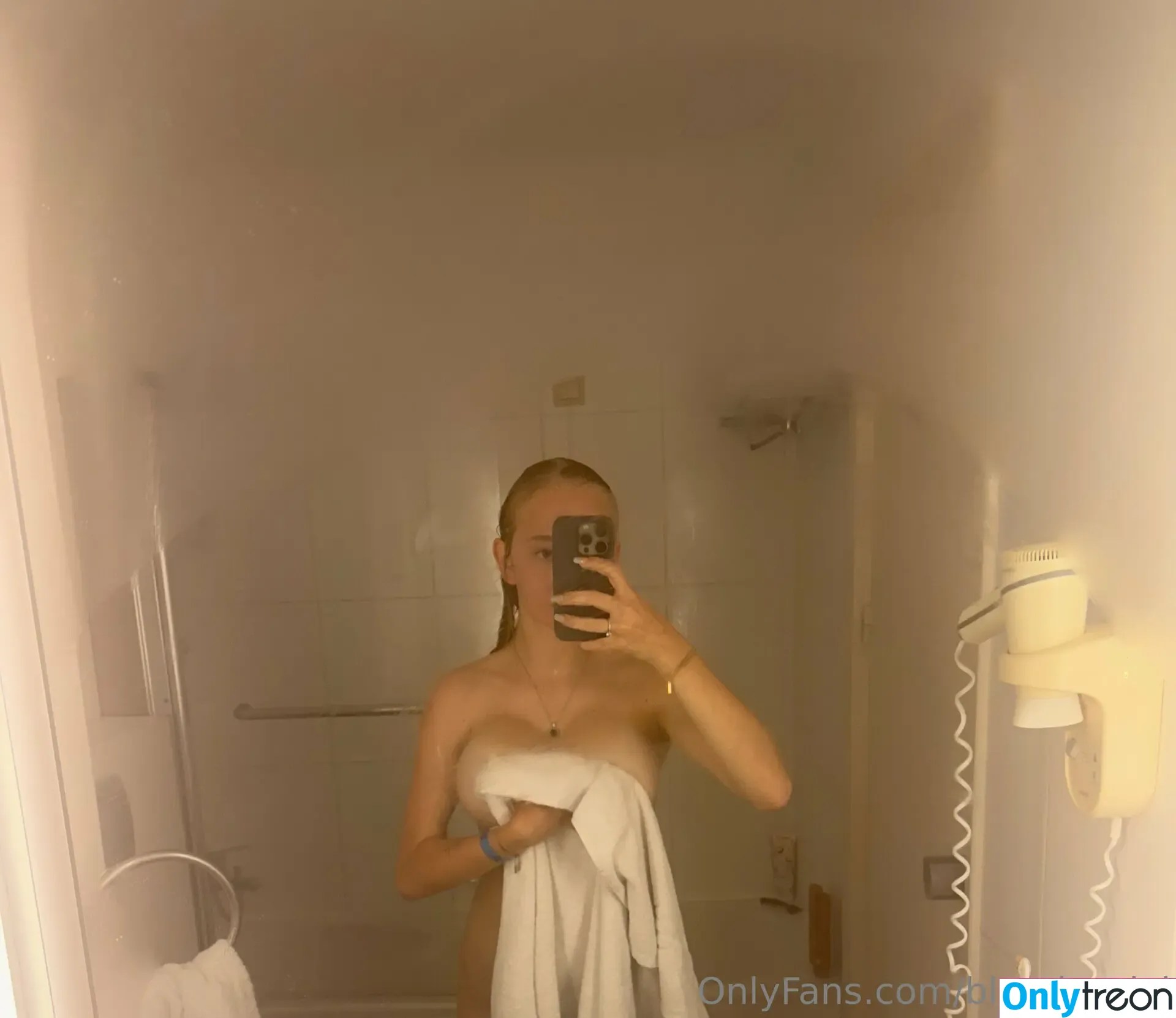 blonde_vivi nude photo #0373 (blonde_vivi)
