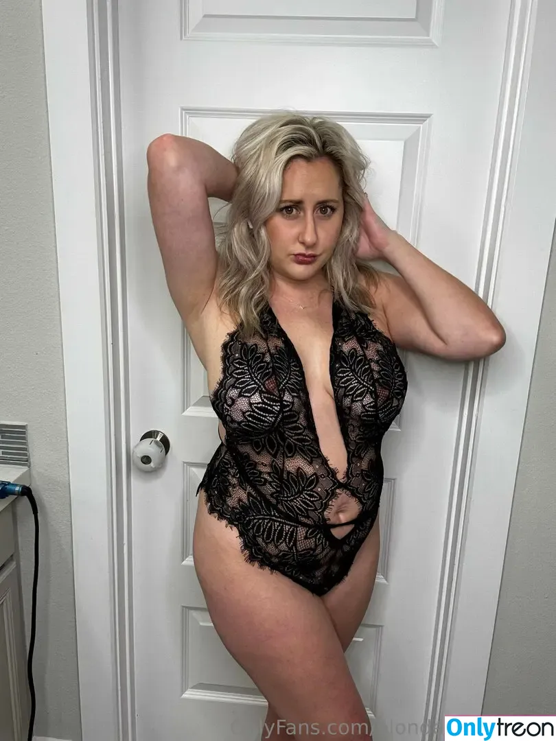 blondebombwifey nude photo #0009 (blondebombwifey)