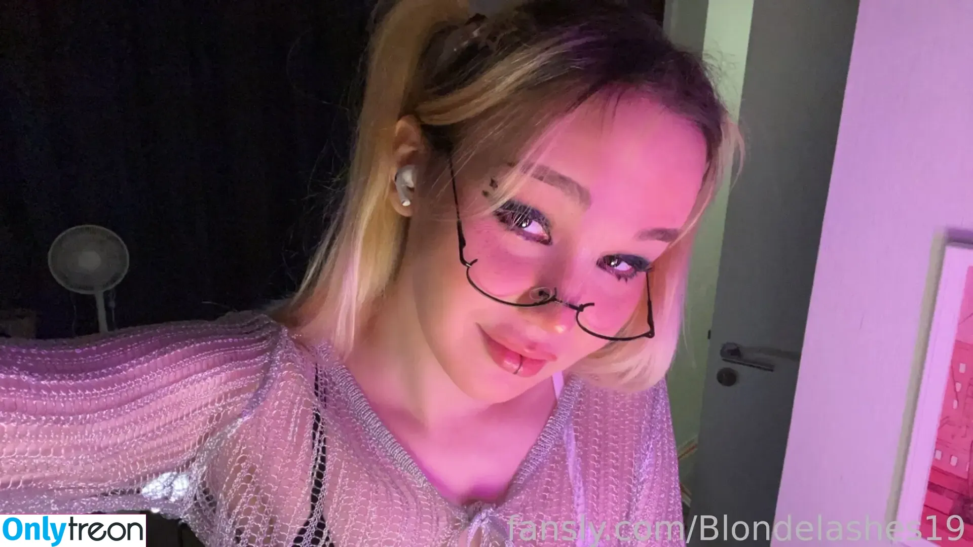 Blondelashes19 nude photo #0650 (oralstrawberry)