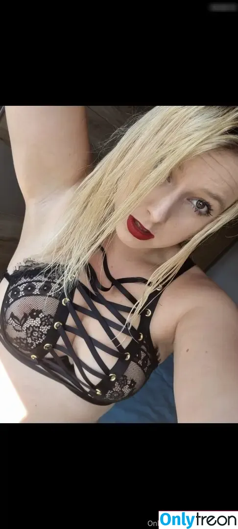 Blondiihell nude photo #0001 (Blondiihell)