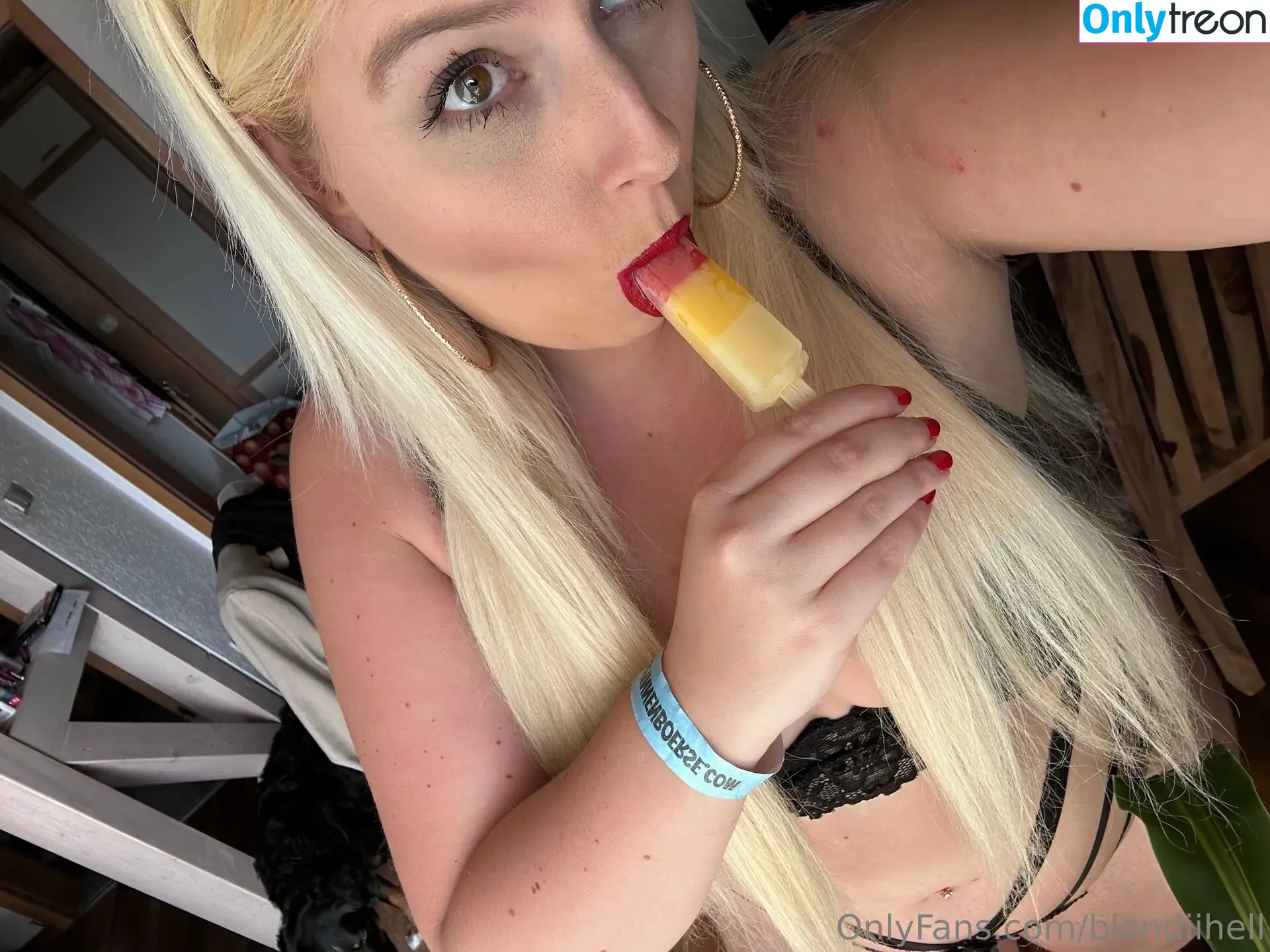 Blondiihell nude photo #0078 (Blondiihell)