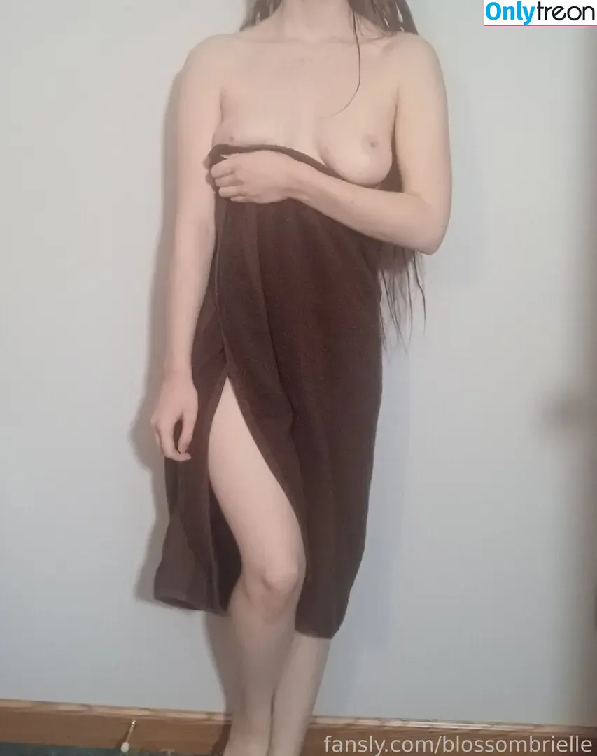 blossombrielle nude photo #0048 (blossombrielle)