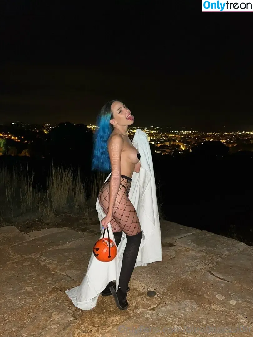 blue0bsessi0n nude photo #0058 (blue0bsessi0n)