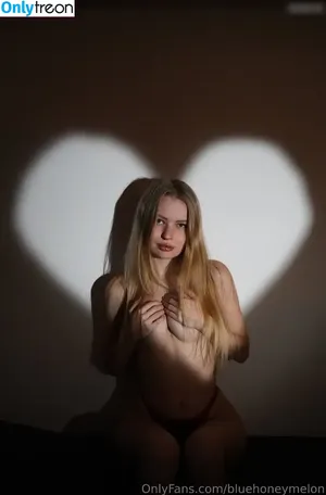 Bluehoneymelon nude photo #0016