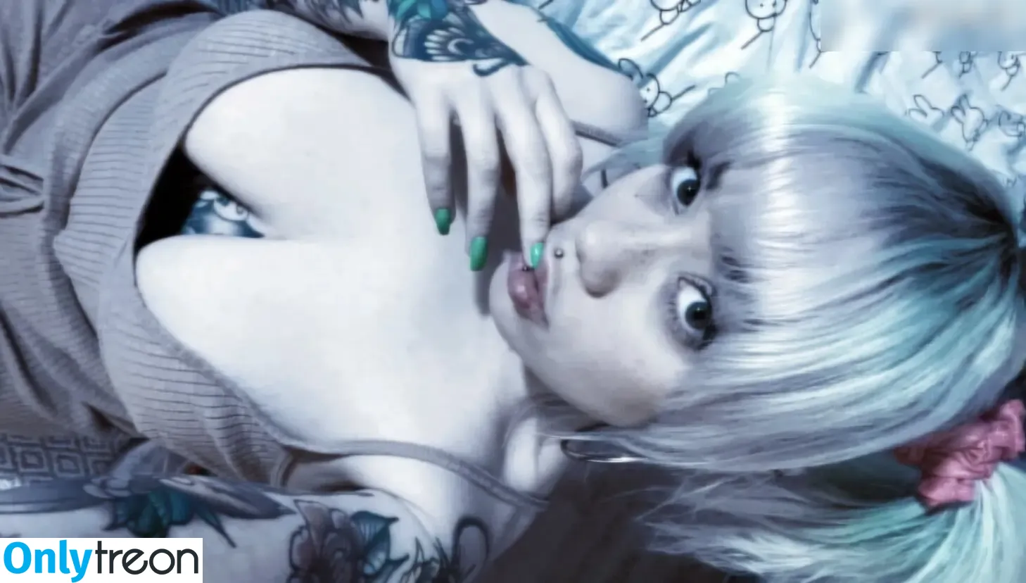 Bluenicorn nude photo #0001 (blaueseinhorn)