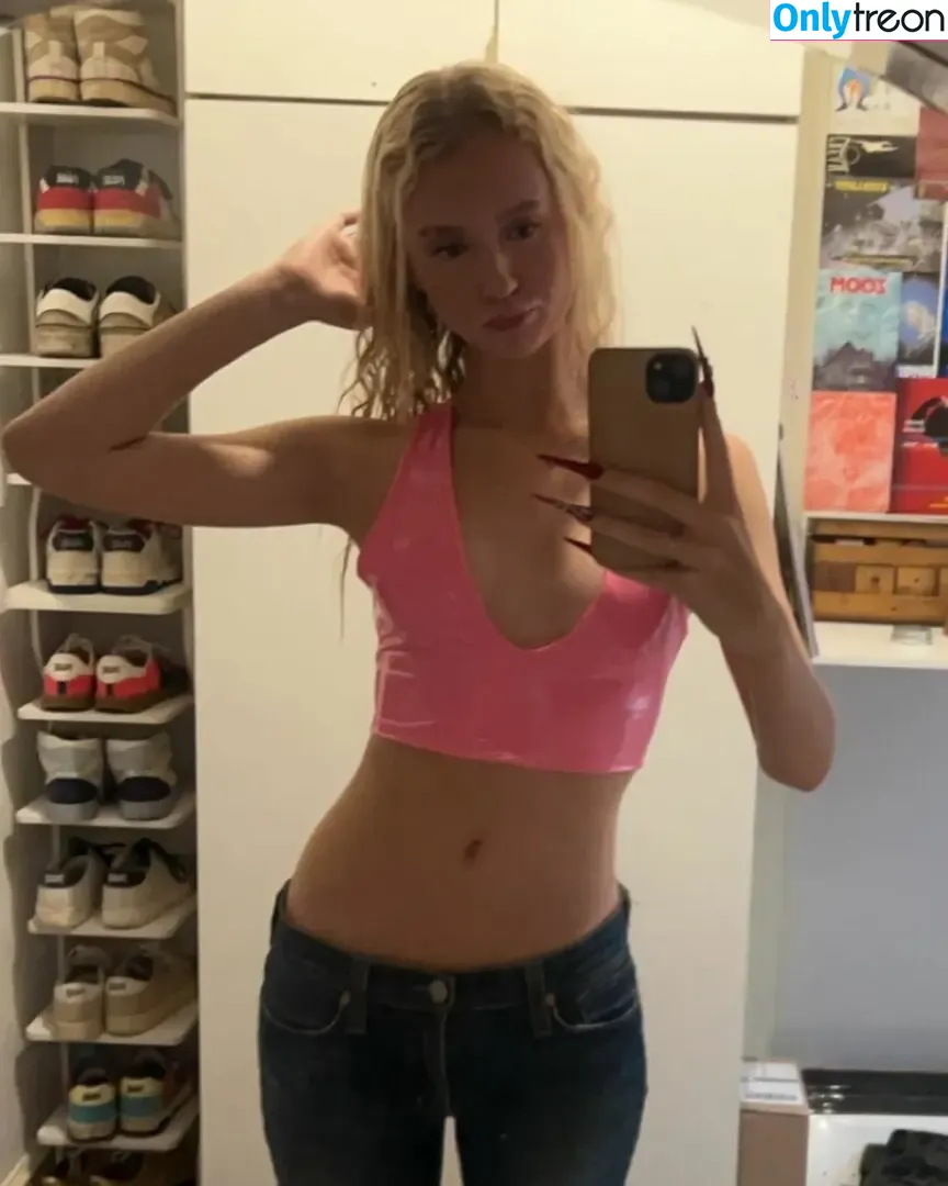 Bombette Martin nude photo #0012 (GB Skateboarder / bombette_martin)