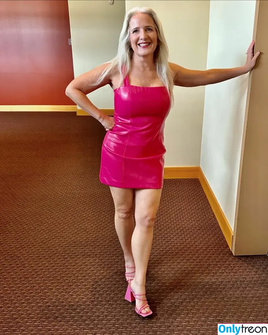 Bombshell Nurse nude photo #0004 (bombshellnurseofficial / hellie165)