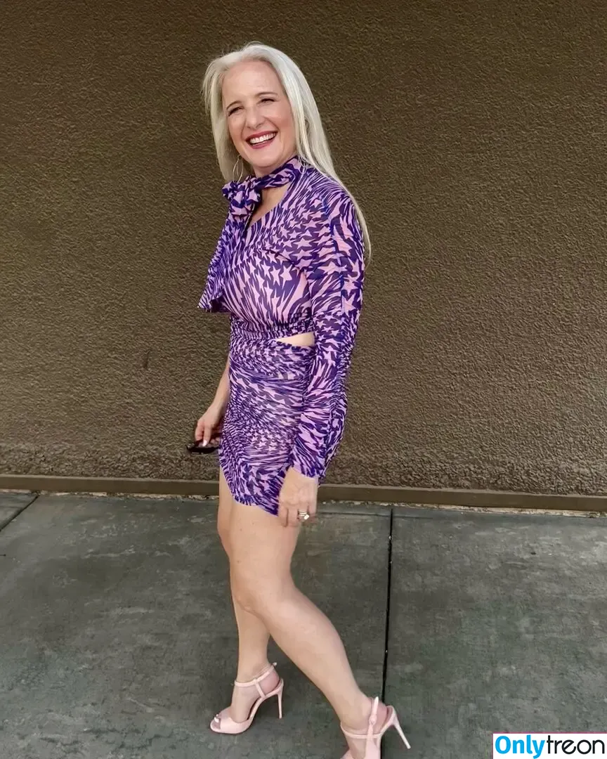 Bombshell Nurse nude photo #0005 (bombshellnurseofficial / hellie165)