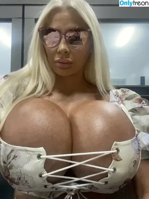 Bombshell Skyler Nicole / plasticbarbie2000 / plastictrophybimbo nude photo #0625