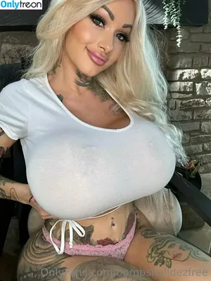 bombshelldezfree / fudge_goddess nude photo #0001