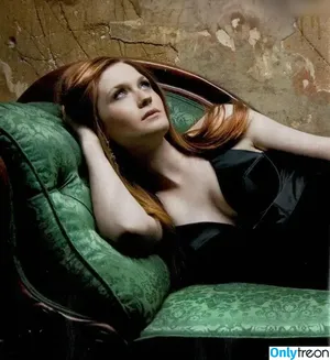 Bonnie Wright / thisisbwright nude photo #0039