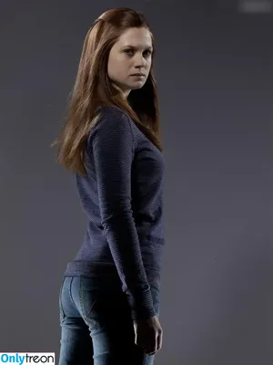 Bonnie Wright / thisisbwright nude photo #0054