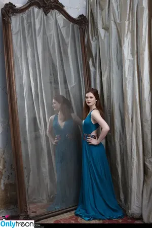 Bonnie Wright / thisisbwright фото голая #0099