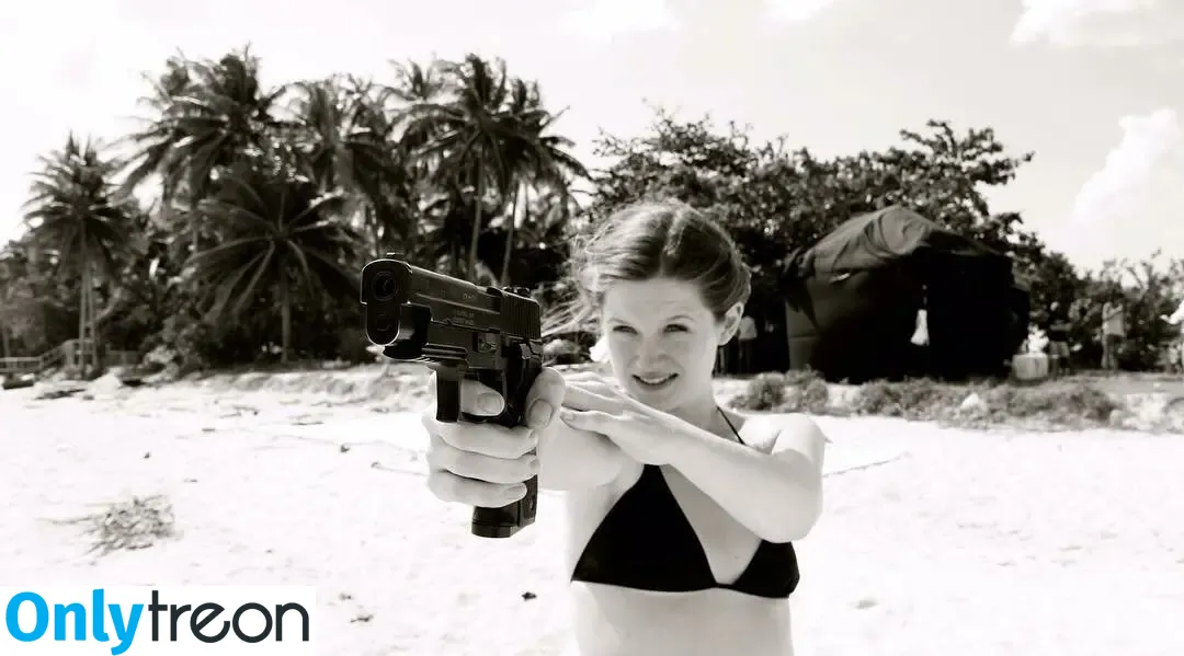 Bonnie Wright голая photo #0102 (thisisbwright)