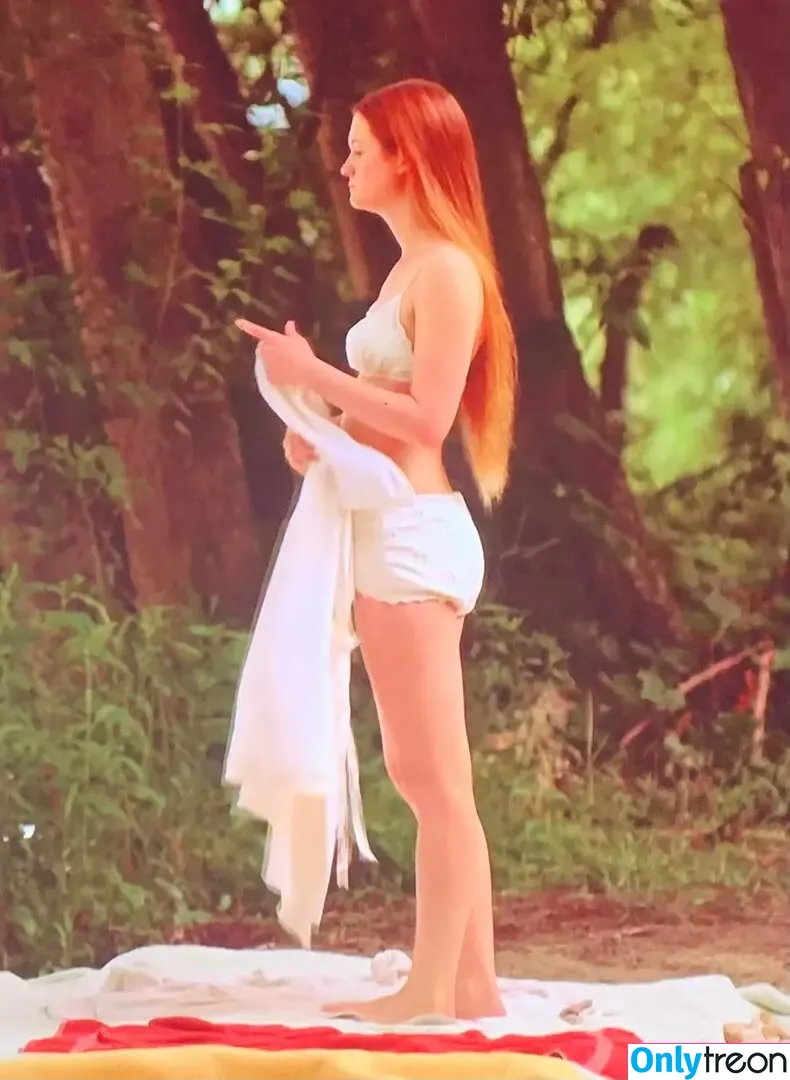 Bonnie Wright nude photo #0103 (thisisbwright)