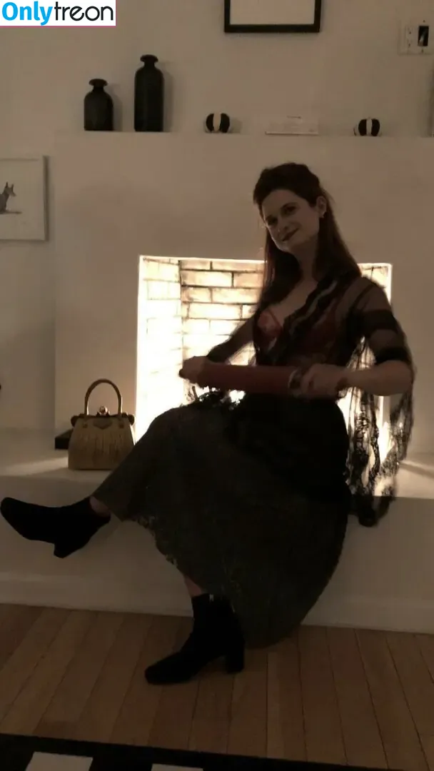 Bonnie Wright nude photo #0109 (thisisbwright)
