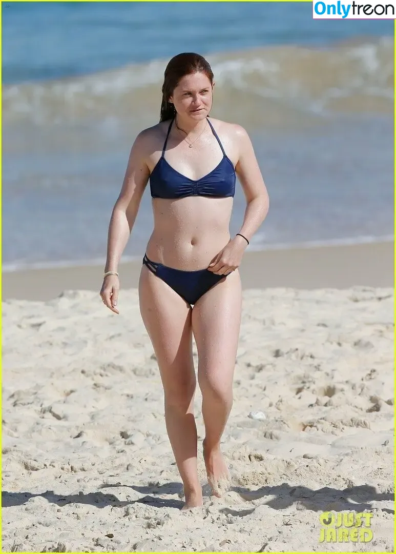 Bonnie Wright голая photo #0138 (thisisbwright)