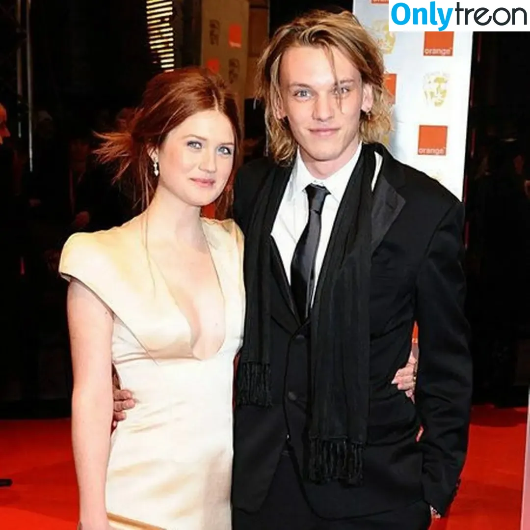 Bonnie Wright голая photo #0141 (thisisbwright)