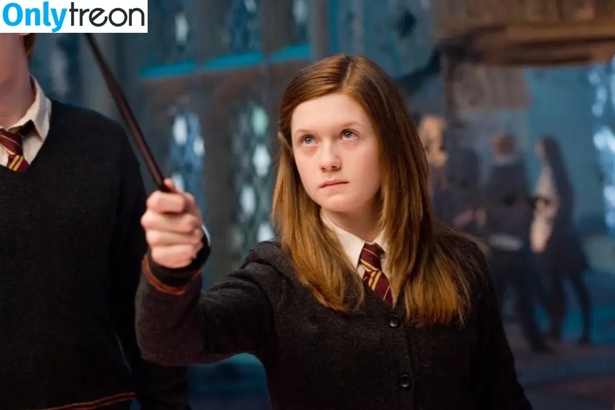 Bonnie Wright голая photo #0142 (thisisbwright)