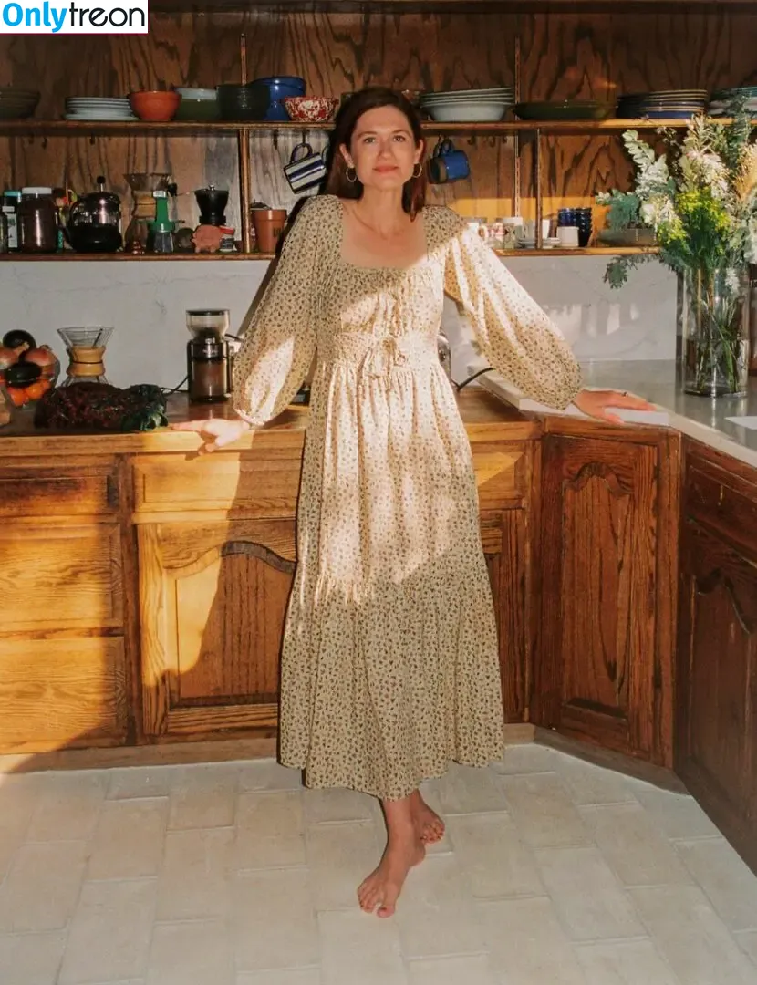 Bonnie Wright голая photo #0147 (thisisbwright)