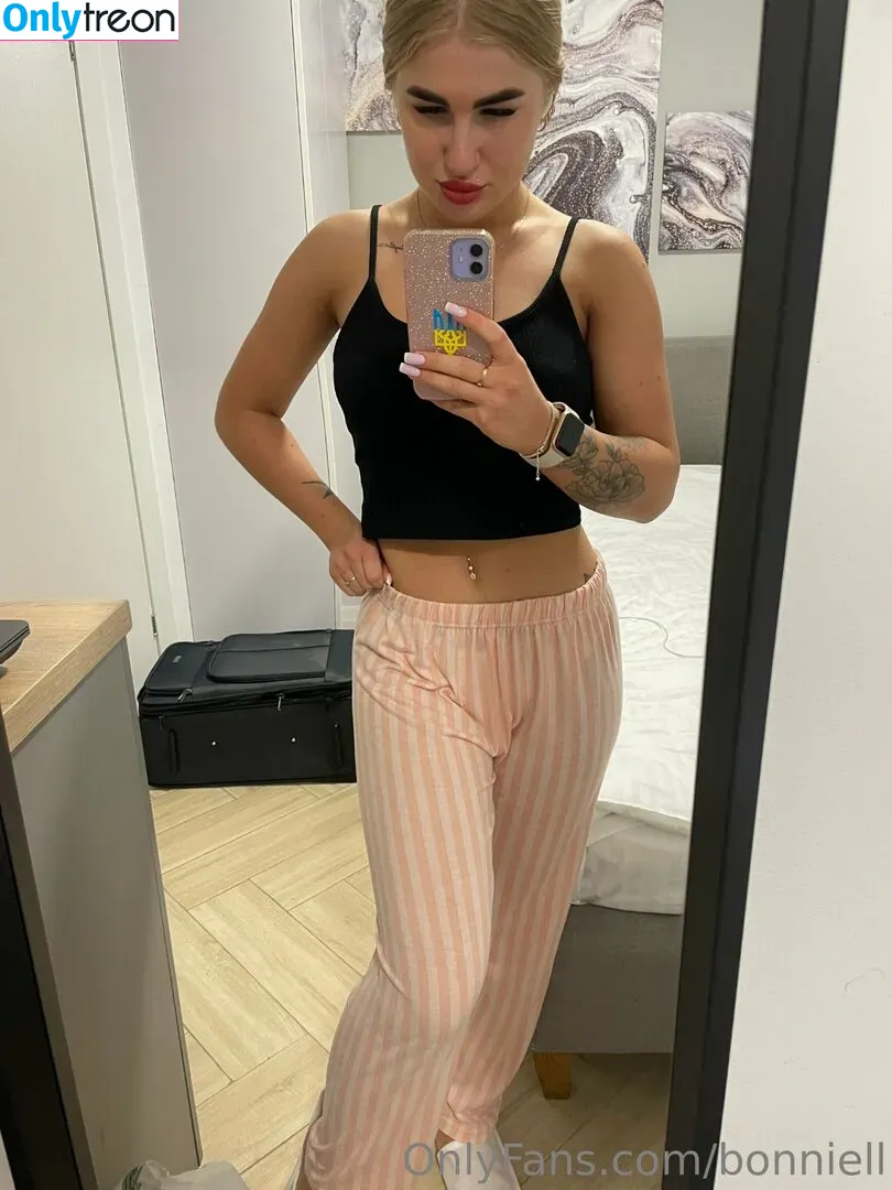 bonniell nude photo #0007 (bonbon765)