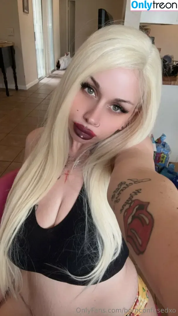 bornconfusedxo nude photo #0002 (xo_justqueen_xo)