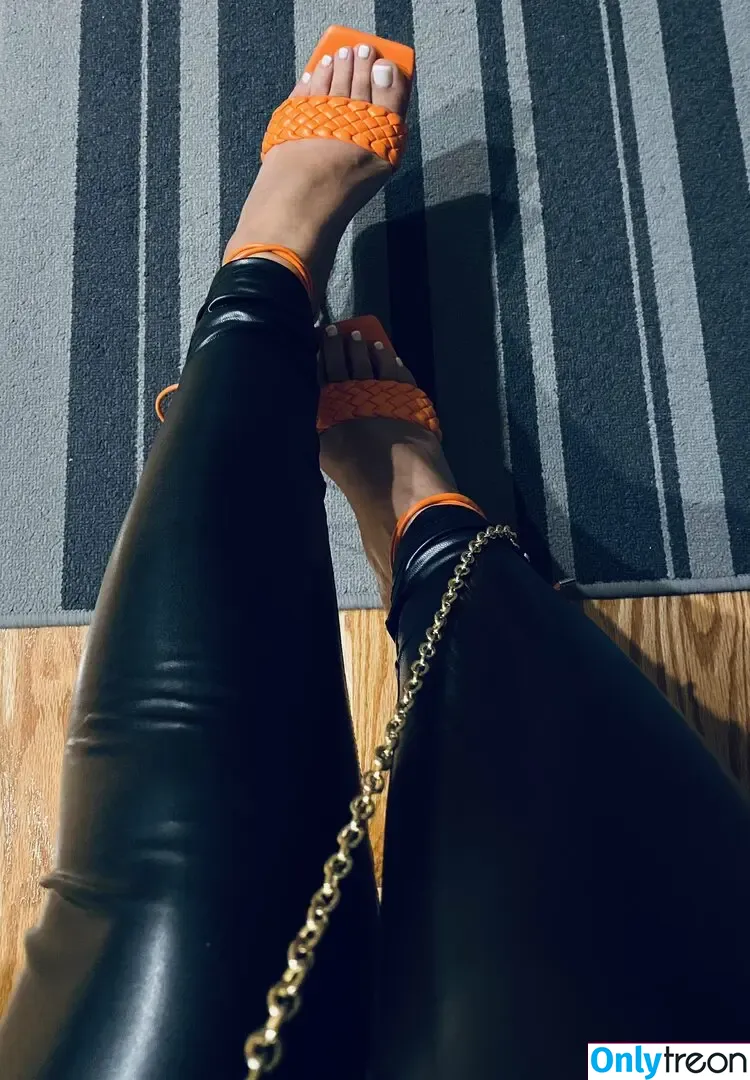Bratty Asian Feet nude photo #0006 (asiandabrat / brattyasianfeet)