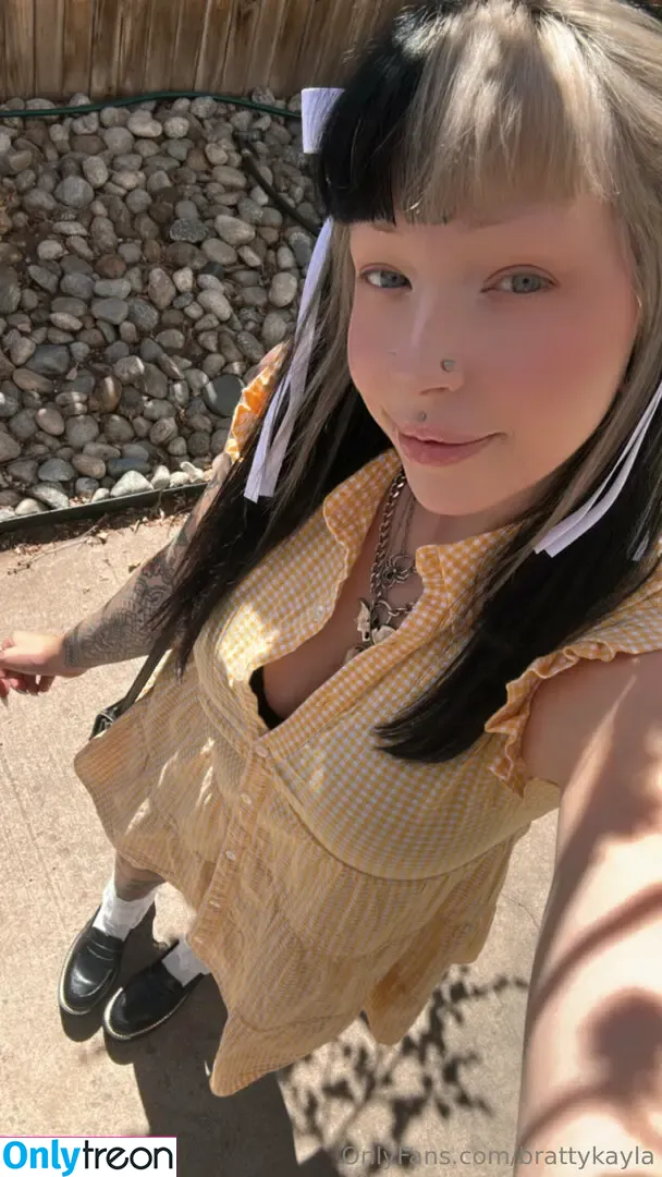 Brattykayla голая photo #0054 (brattykayla666)