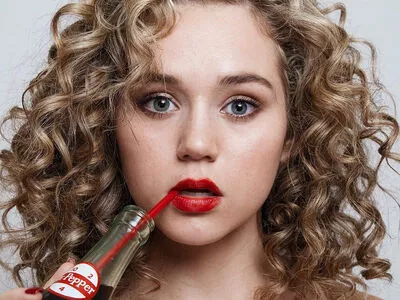 Brec Bassinger / brecbassinger фото голая #0178