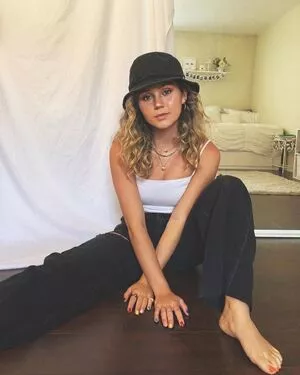 Brec Bassinger / brecbassinger фото голая #0180