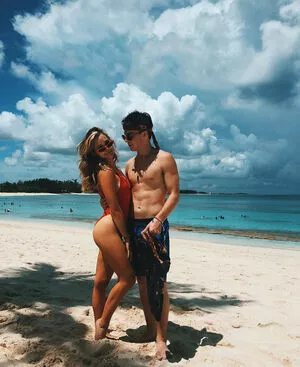 Brec Bassinger / brecbassinger фото голая #0201