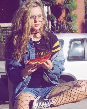 Brec Bassinger / brecbassinger фото голая #0206