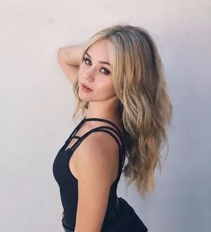 Brec Bassinger / brecbassinger фото голая #0208