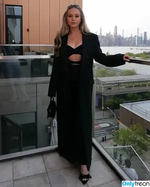 Brec Bassinger / brecbassinger nude photo #0490