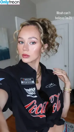 Brec Bassinger / brecbassinger nude photo #0495