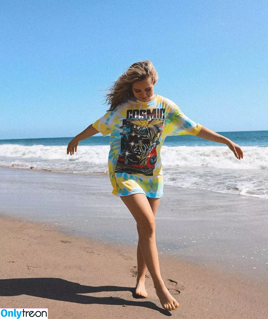 Brec Bassinger голая photo #0192 (brecbassinger)