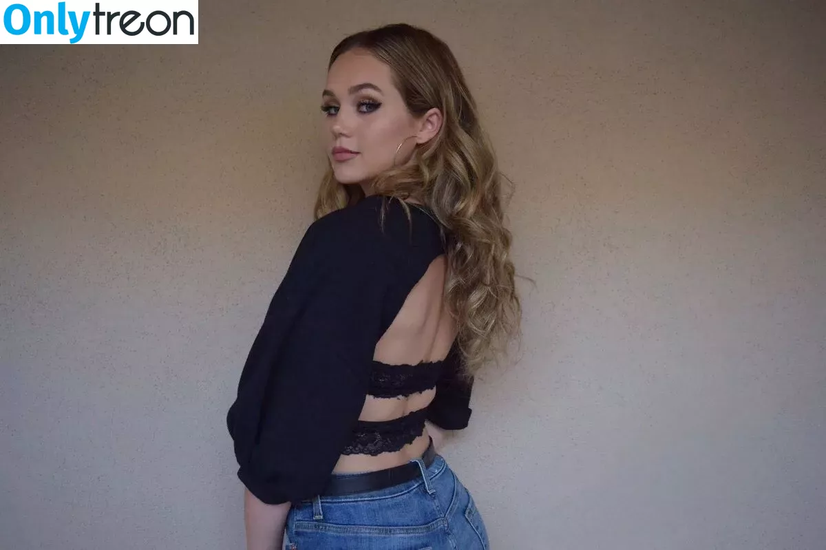 Brec Bassinger голая photo #0220 (brecbassinger)